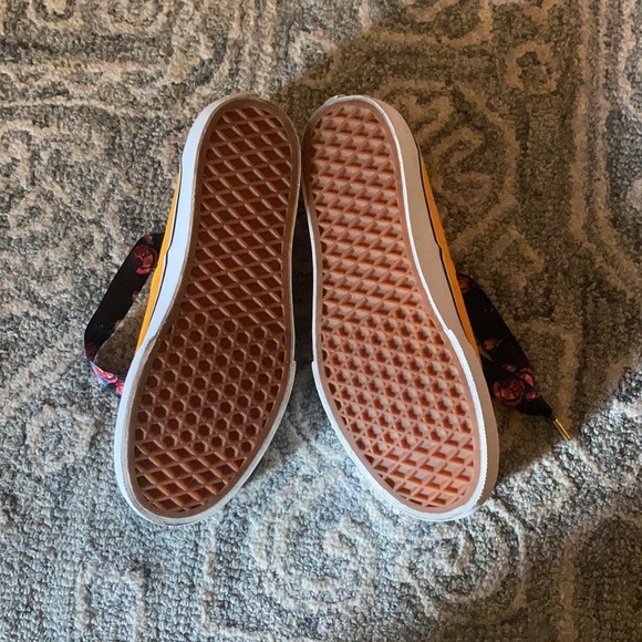Gently used platform Vans sneakers - Picture 3 of 7